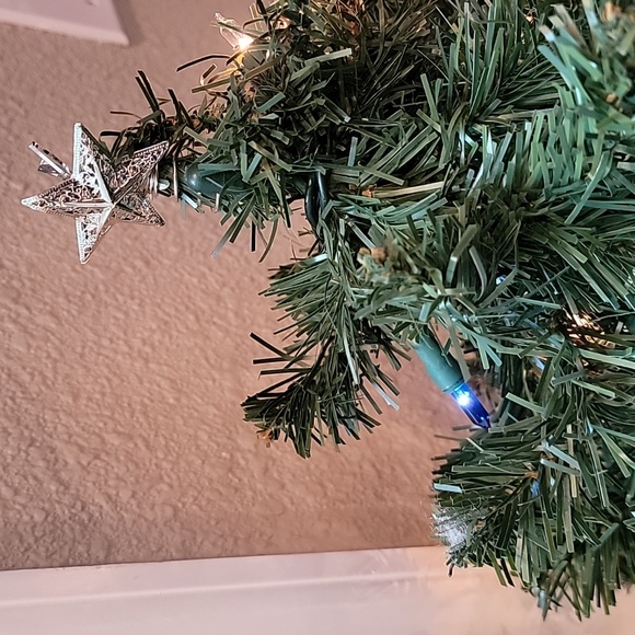 4/$10 Deal 🎉 Holiday 🎄 Mini 18" Tree with Blue & White Lights - Picture 3 of 5